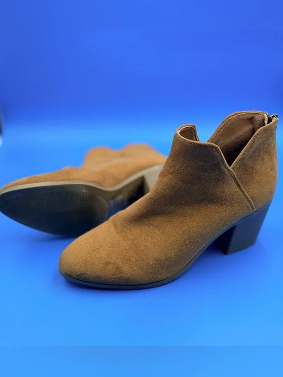 Forever 21 Faux Suede V-Cut Ankle Booties-Womens Size 8 - Picture 1 of 11